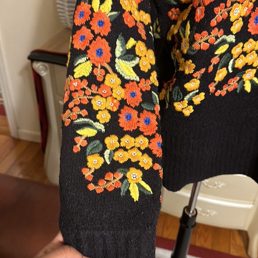 Zara Black Sweater with Colorful Floral Design - Picture 8 of 9